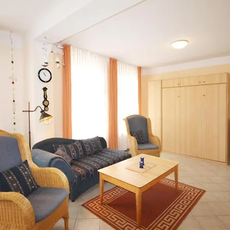 Apartmenthaus Strandstrasse 34 * Kuehlungsborn